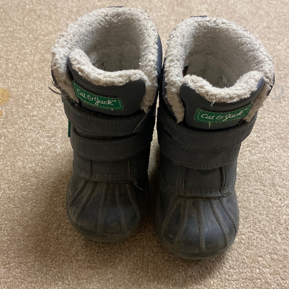 Cat and Jack Toddler size 6 boots